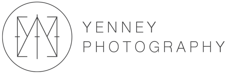 Lgo von Yenney Photography in dunkler Schrift