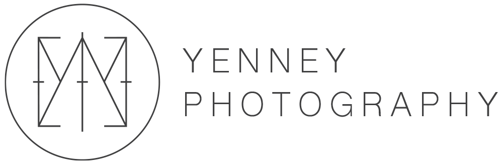 Lgo von Yenney Photography in dunkler Schrift