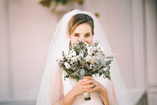 Braut mit Brautstrauß – Hochzeitsfotos Salzburg