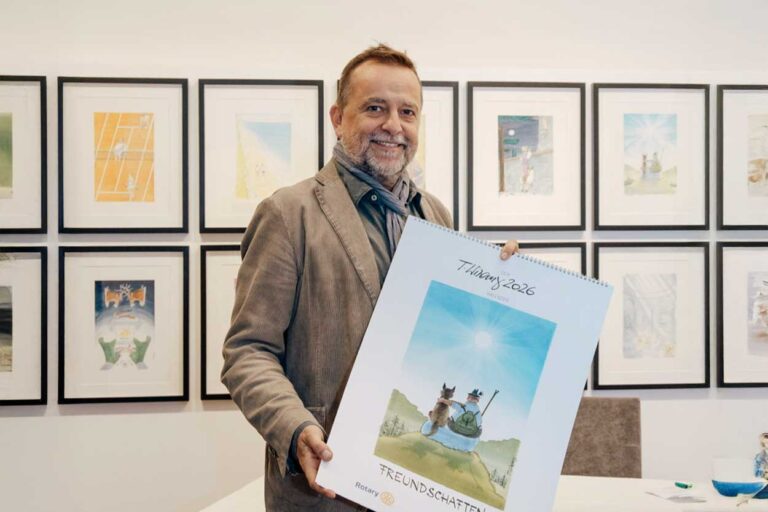 Thomas Wizany präsentiert den Wizany Kalender 2026 in der Galerie Gerlich – Eventfotografie Salzburg.