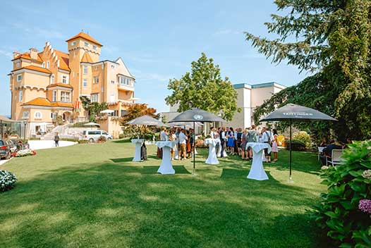Eventfotografie Salzburg – Gäste bei einem stilvollen Outdoor-Event