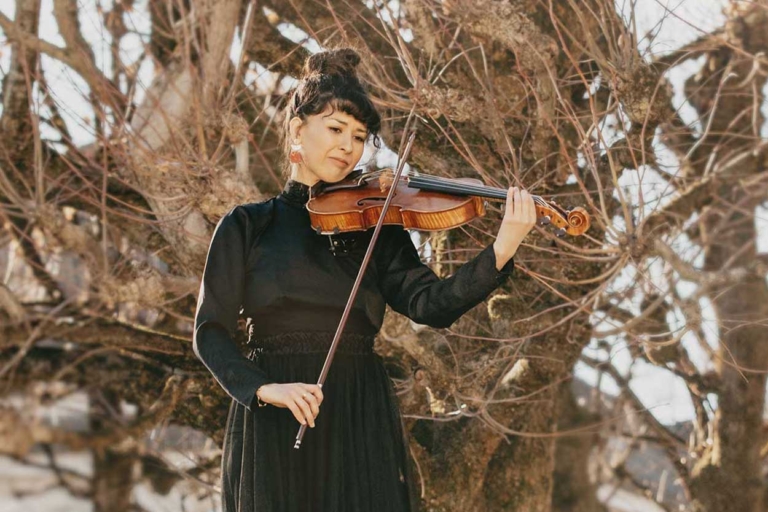 Künstlerportrait der Bratschistin Cynthia Veronica Díaz in Salzburg